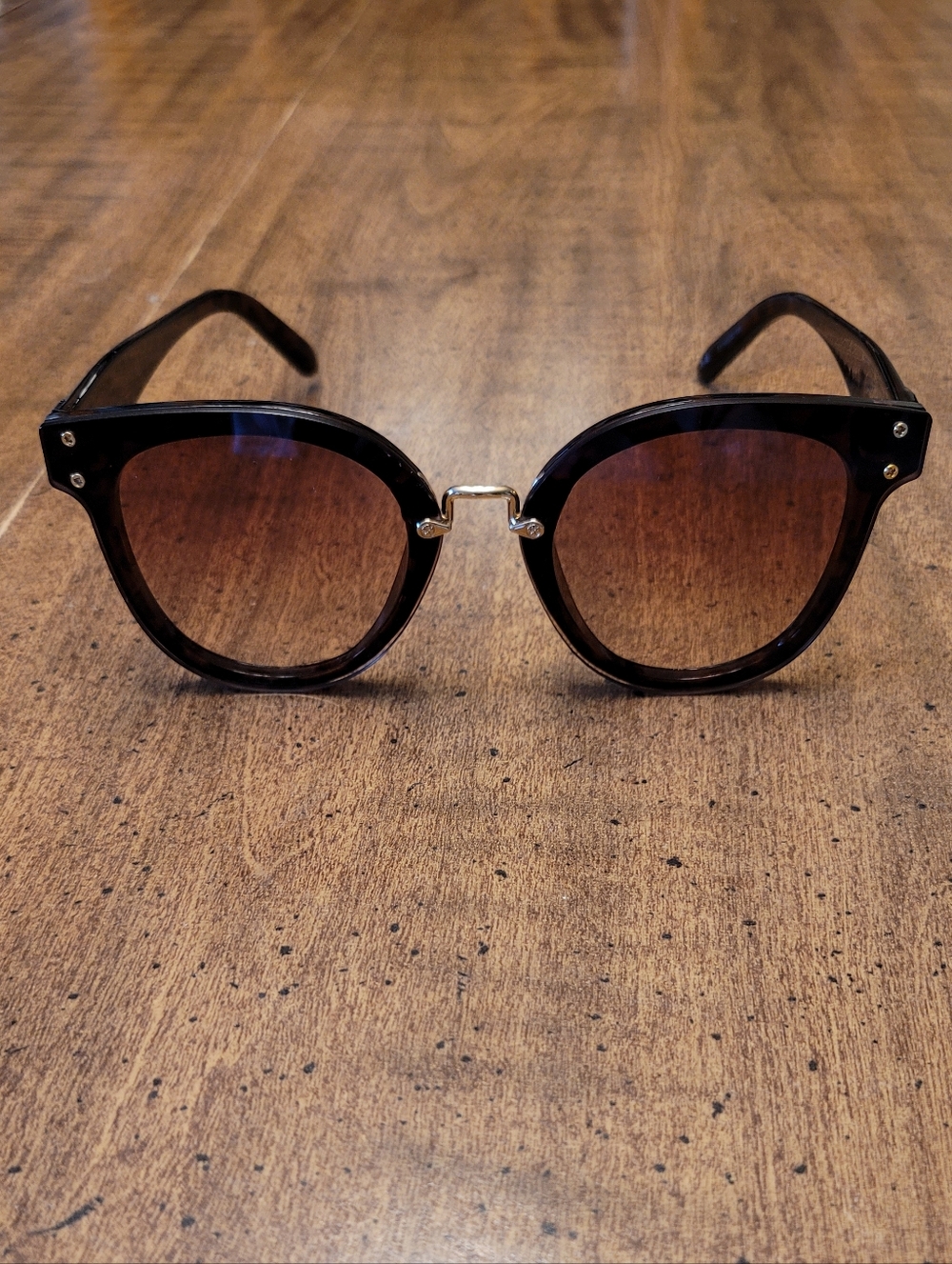 Round Tortoiseshell Sunglasses with Gradient Brown Lens Never Worn.